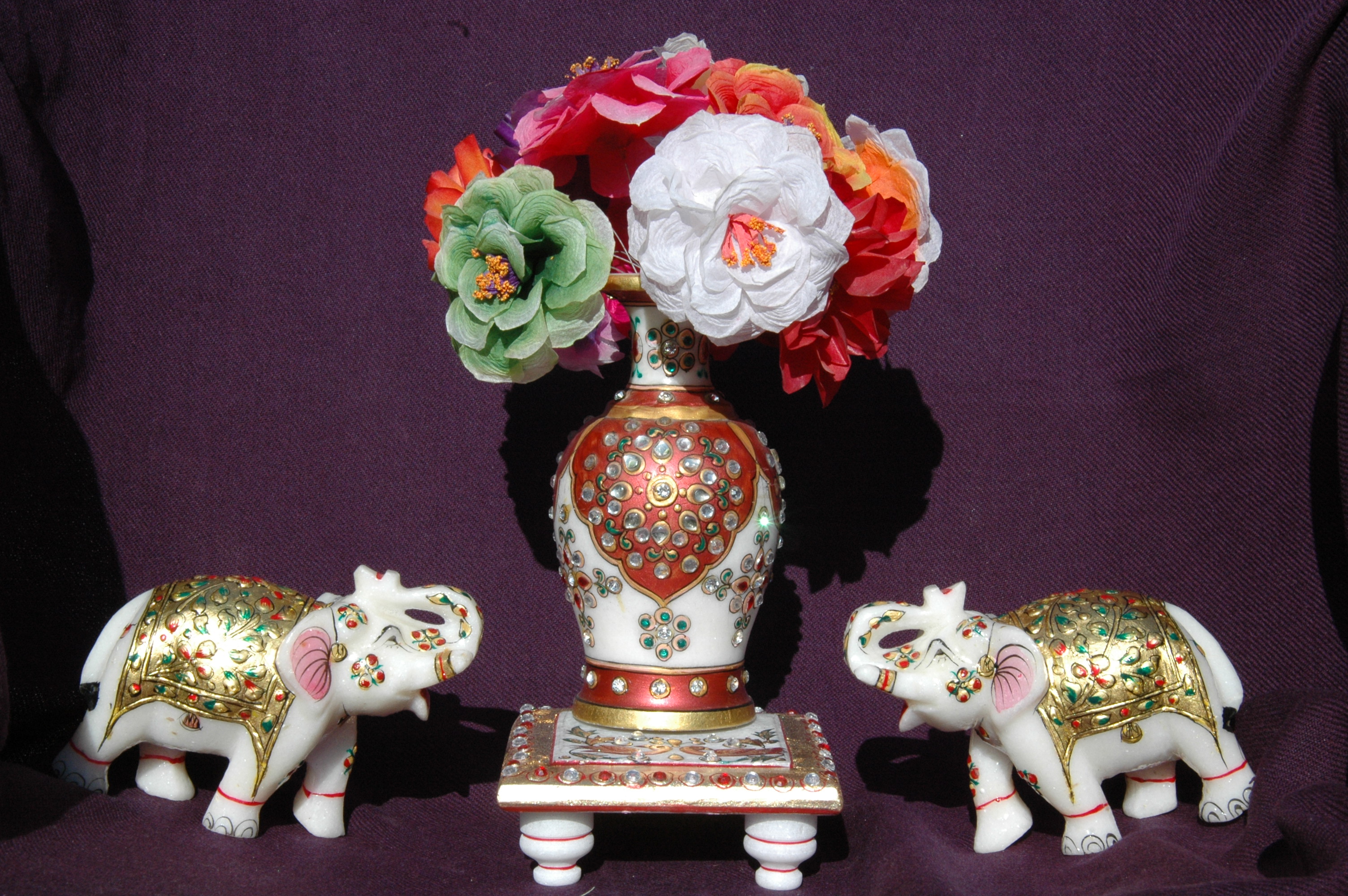 Marble Vase With Elephent In Lohit